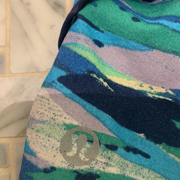 Lululemon womens size 2 shorts - Picture 3 of 3